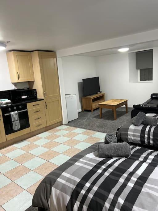 Studio Flat Twin - Town Centre Мертир-Тидвилл Экстерьер фото