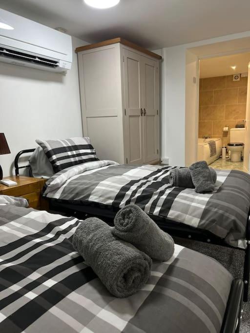 Studio Flat Twin - Town Centre Мертир-Тидвилл Экстерьер фото